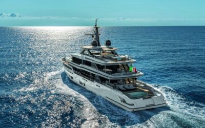 Custom Line 50: Ingegneria e Sartorialità per uno Yacht Sotto 500 GT